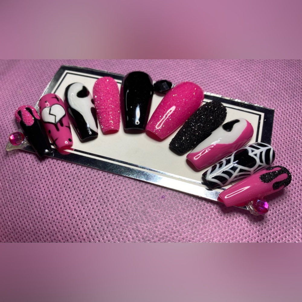 Ghost face,scream pink n black Halloween press on nails